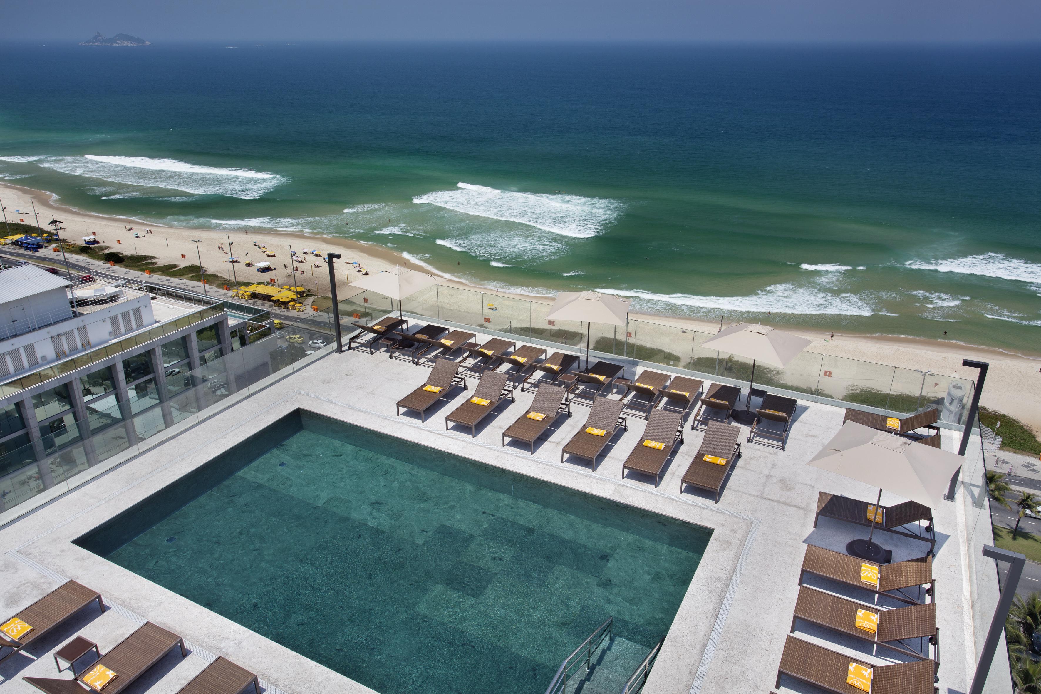 Windsor Marapendi Hotel Rio de Janeiro Eksteriør billede The rooftop pool at the Hilton Tel Aviv
