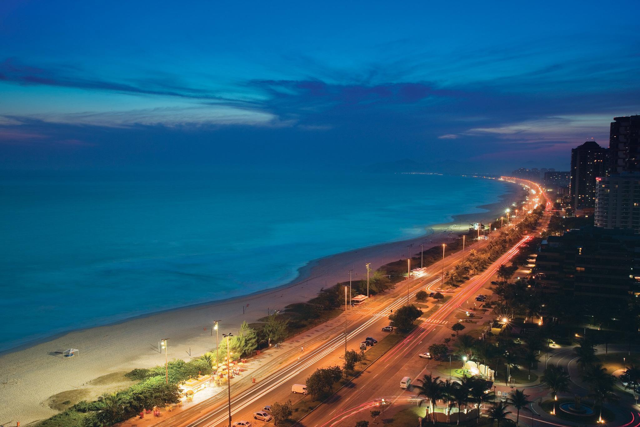 Windsor Marapendi Hotel Rio de Janeiro Eksteriør billede Ocean Drive at night