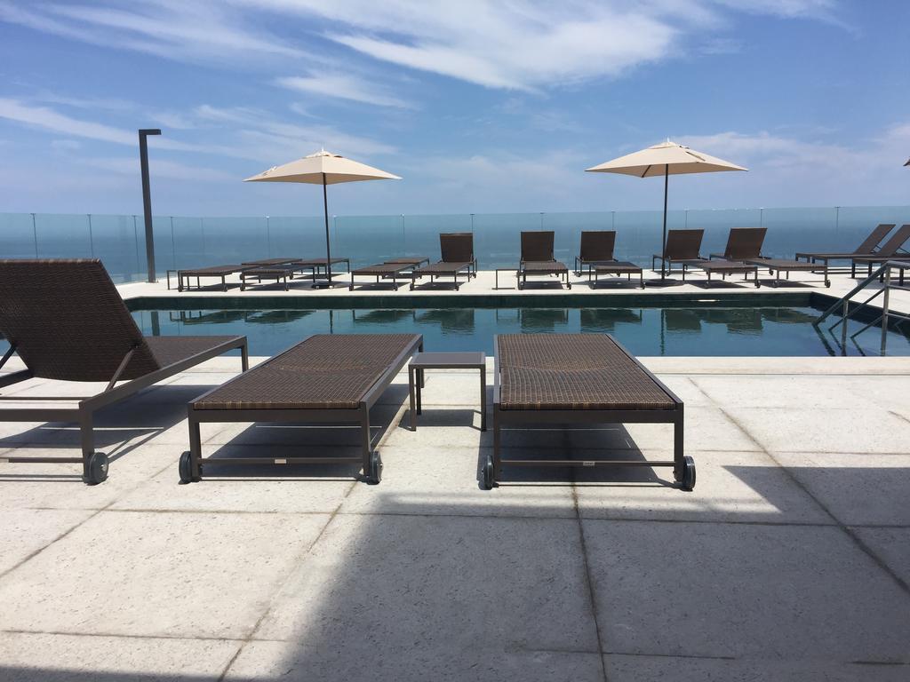 Windsor Marapendi Hotel Rio de Janeiro Eksteriør billede Rooftop pool at the Ritz-Carlton, San Francisco