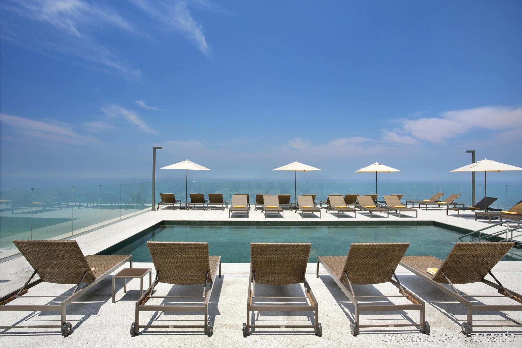 Windsor Marapendi Hotel Rio de Janeiro Eksteriør billede The rooftop pool at the hotel